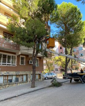 EDREMITTE-PARKLAR-YENILENIYOR-5-276x345 EDREMİT’TE PARKLAR YENİLENİYOR