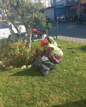 EDREMITTE-PARKLAR-YENILENIYOR-6-276x345 EDREMİT’TE PARKLAR YENİLENİYOR