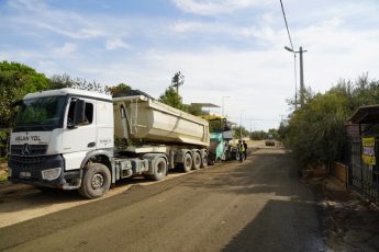 EDREMITTE-YOLCALISMALARINA-HIZ-VERILDI-11-345x230 EDREMİT’TE YOL ÇALIŞMALARINA HIZ VERİLDİ