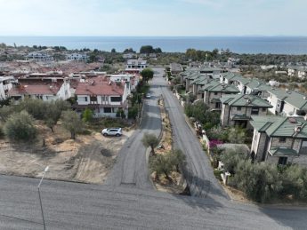 EDREMITTE-YOLCALISMALARINA-HIZ-VERILDI-3-345x259 EDREMİT’TE YOL ÇALIŞMALARINA HIZ VERİLDİ