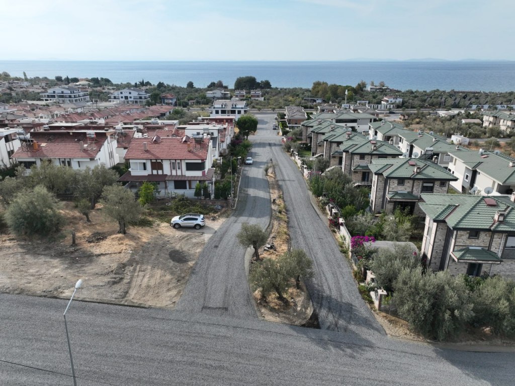 EDREMITTE-YOLCALISMALARINA-HIZ-VERILDI-3 EDREMİT’TE YOL ÇALIŞMALARINA HIZ VERİLDİ