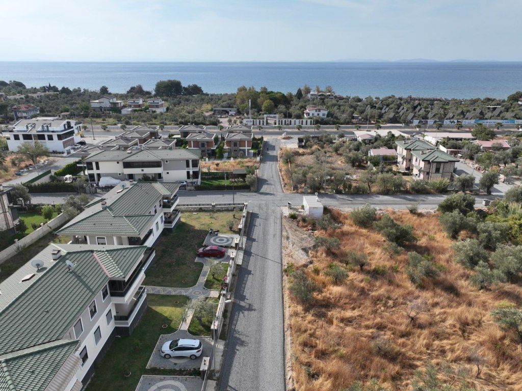 EDREMITTE-YOLCALISMALARINA-HIZ-VERILDI-6 EDREMİT’TE YOL ÇALIŞMALARINA HIZ VERİLDİ