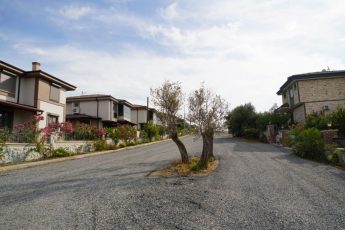 EDREMITTE-YOLCALISMALARINA-HIZ-VERILDI-9-345x230 EDREMİT’TE YOL ÇALIŞMALARINA HIZ VERİLDİ