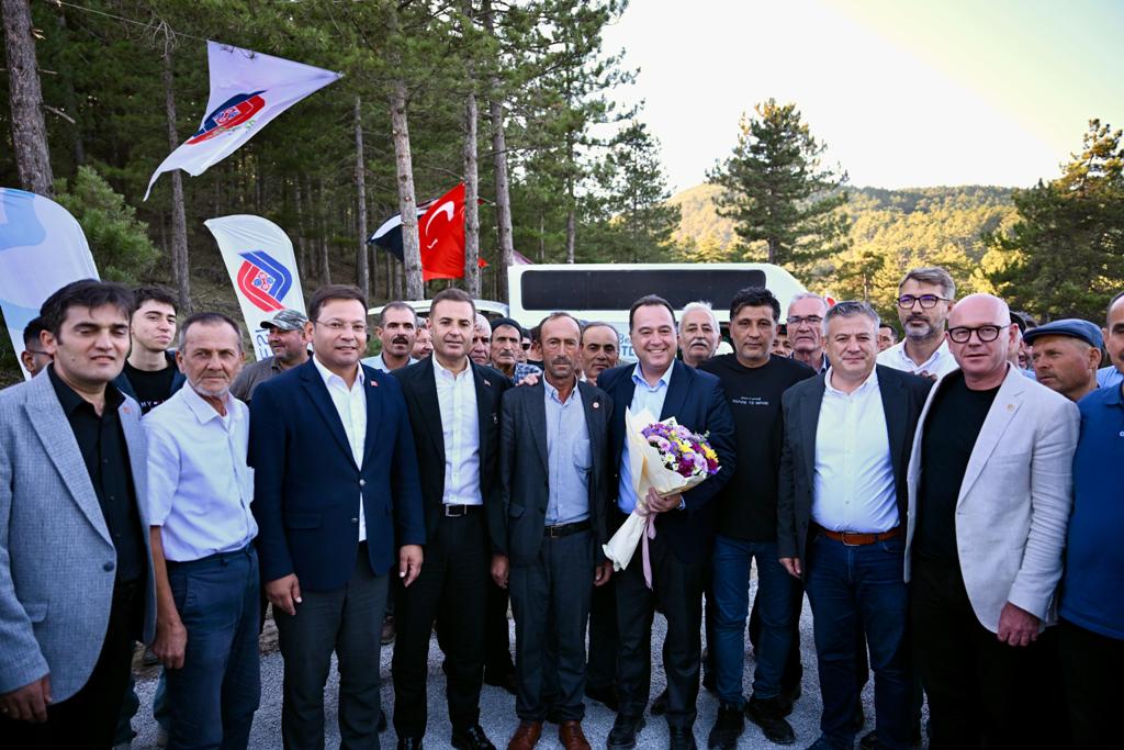 gordes-sindirgi_yolu_davul_zurnayla_acildi_2 Gördes Sındırgı yolu davul zurnayla açıldı