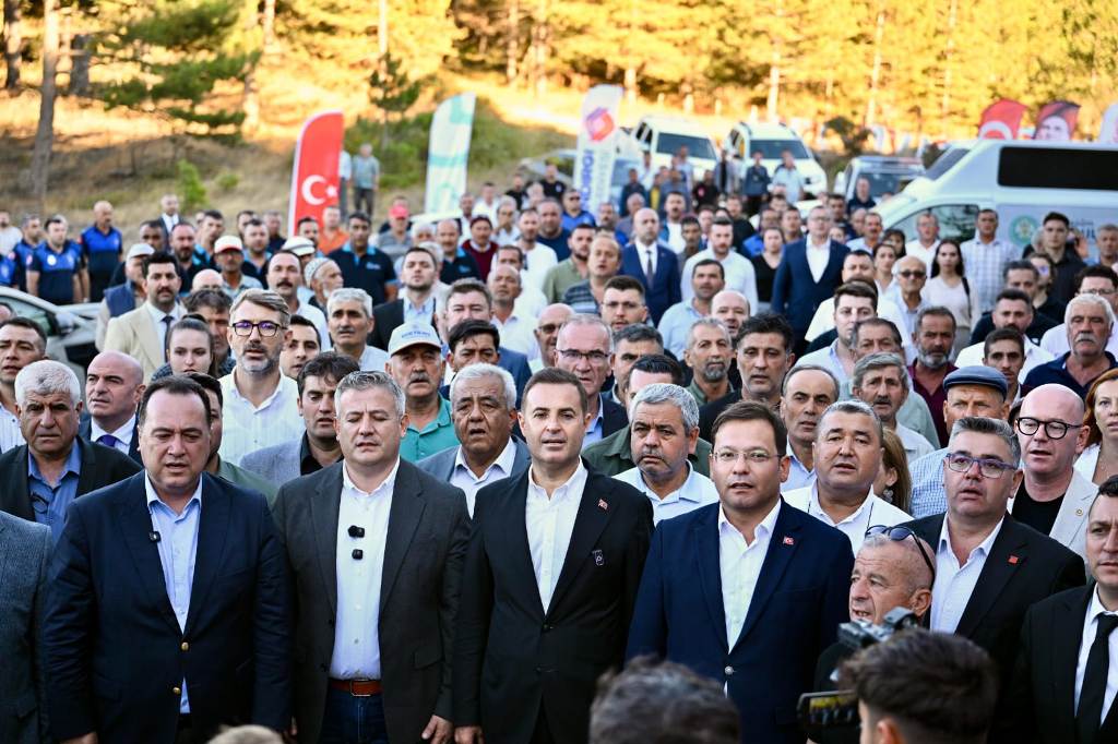 gordes-sindirgi_yolu_davul_zurnayla_acildi_3 Gördes Sındırgı yolu davul zurnayla açıldı