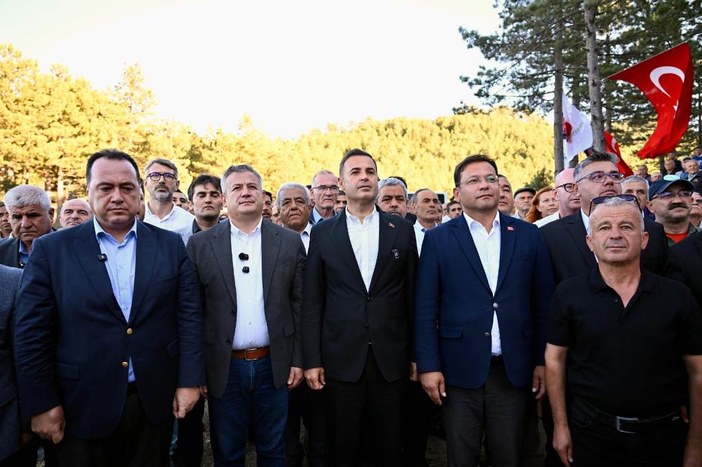 gordes-sindirgi_yolu_davul_zurnayla_acildi_4 Gördes Sındırgı yolu davul zurnayla açıldı