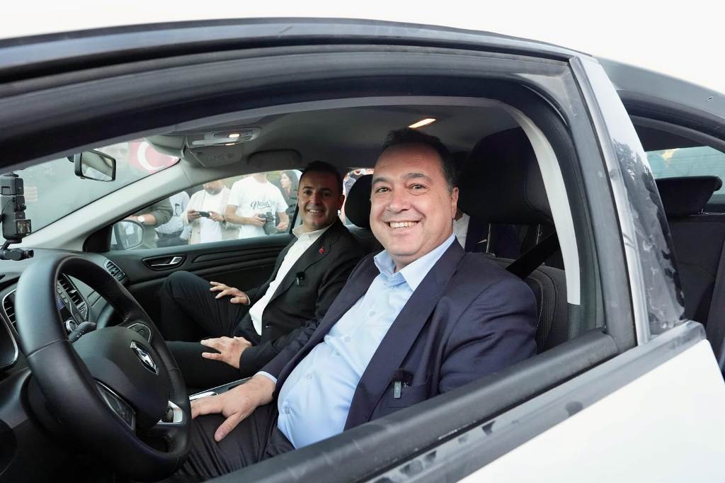 gordes-sindirgi_yolu_davul_zurnayla_acildi_5 Gördes Sındırgı yolu davul zurnayla açıldı