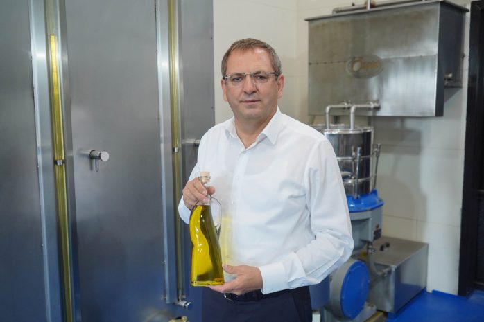 0-2-698x465 Ayvalık Belediye Başkanı Mesut Ergin’den internet üzerinden Ayvalık zeytinyağı alacak olan tüketicilere uyarı!