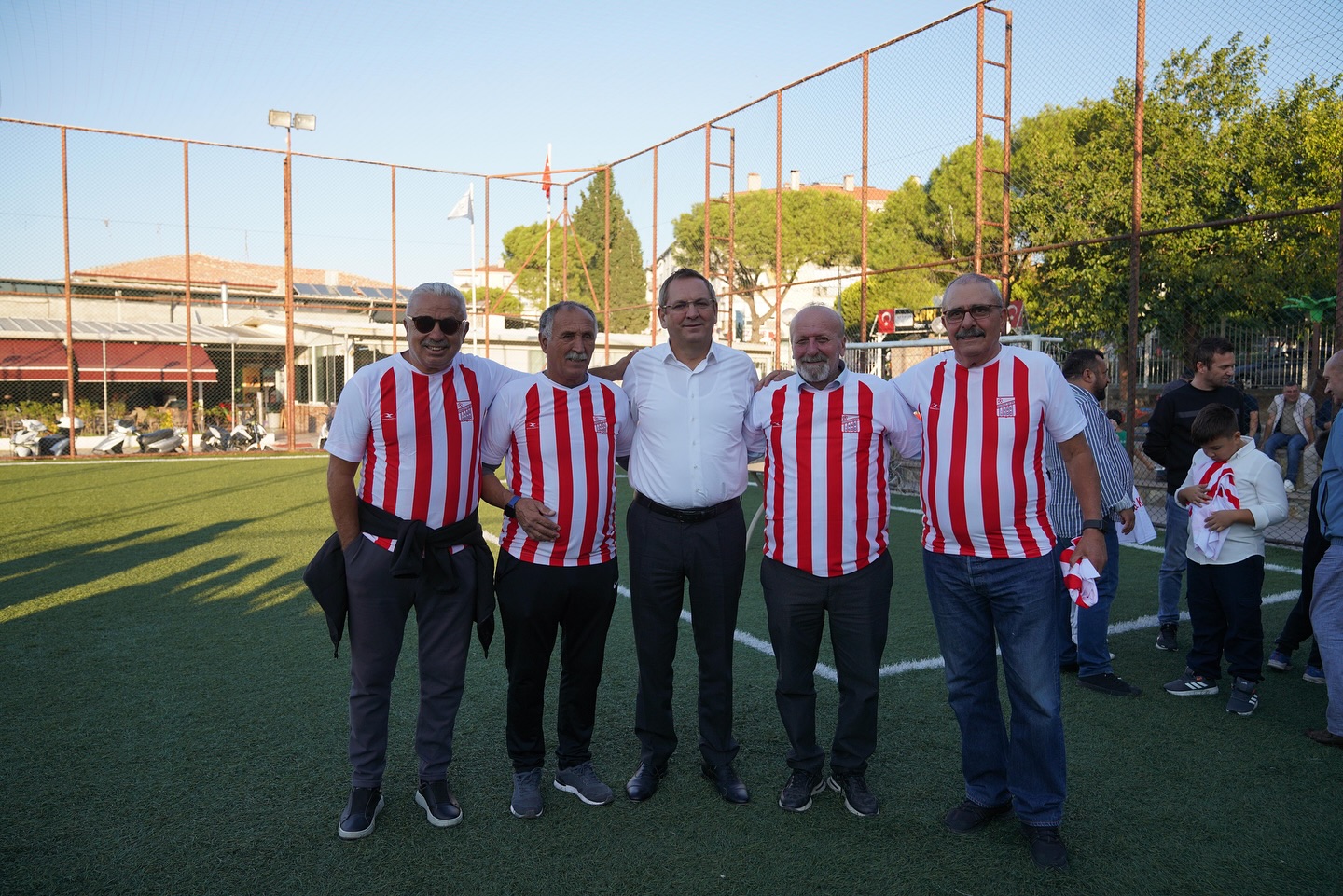 01-1 Başkan Ergin: “Ayvalıkgücü’nün efsanelerini rahmet ve özlemle anıyoruz”