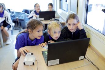 01-345x230 Deniztemizturmepa Mavi Nefes Eğitim Otobüsü Ayvalık’ta