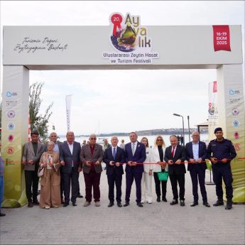 01-6-345x345 Ayvalık’ta Zeytin ve Zeytinyağı Büyük Festival Pazarı Açıldı.