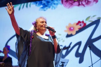 01-Suzan-Kardes-1-345x230 ZEYTİN HASADI, KONSERLER, ZEYTİN VE ZEYTİNYAĞI PAZARI, SÖYLEŞİLER, PANELLER, WORSHOPLAR İLE DOPDOLU BİR FESTİVAL…