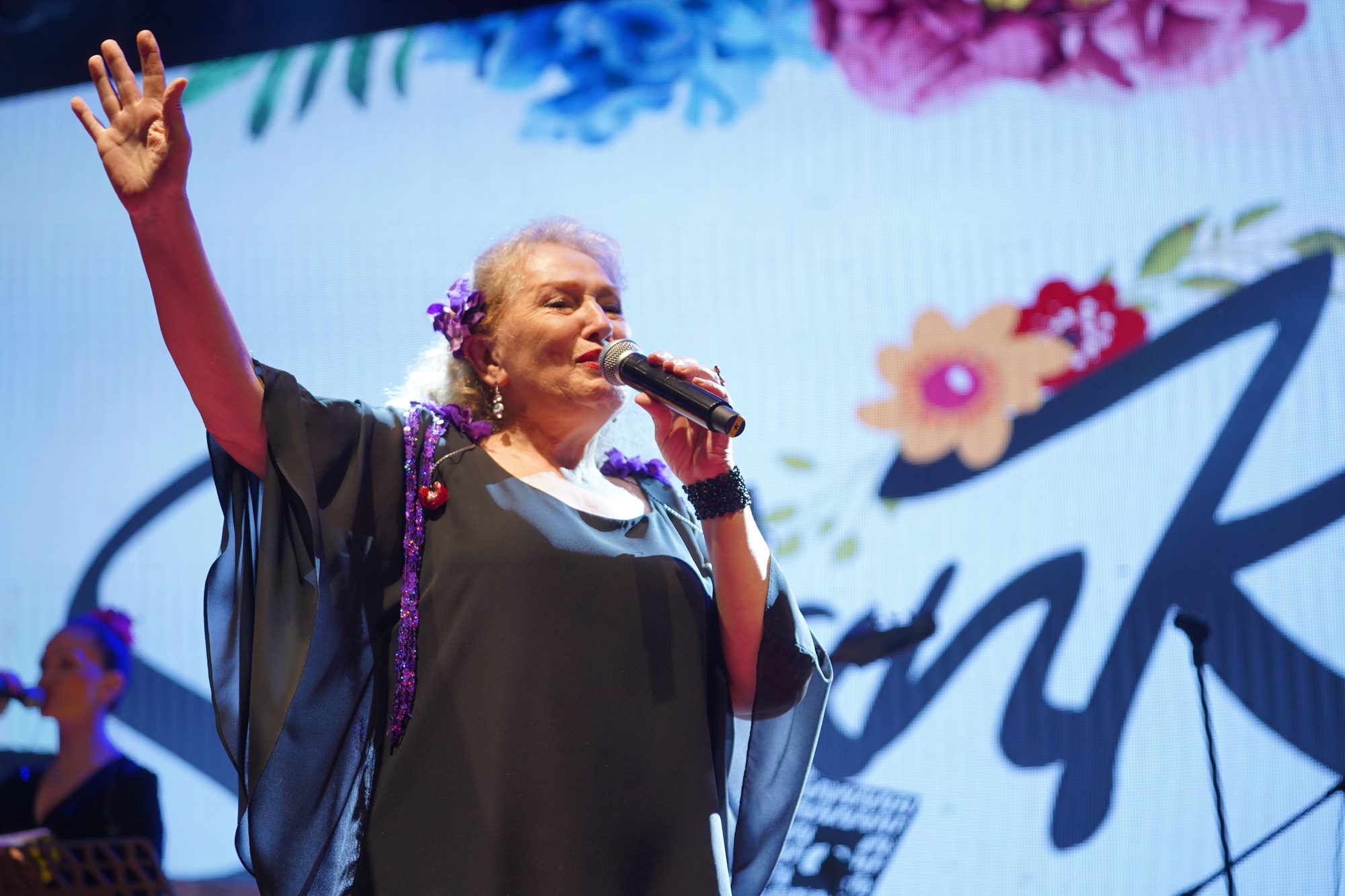 01-Suzan-Kardes-1 ZEYTİN HASADI, KONSERLER, ZEYTİN VE ZEYTİNYAĞI PAZARI, SÖYLEŞİLER, PANELLER, WORSHOPLAR İLE DOPDOLU BİR FESTİVAL…