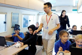 02-345x230 Deniztemizturmepa Mavi Nefes Eğitim Otobüsü Ayvalık’ta