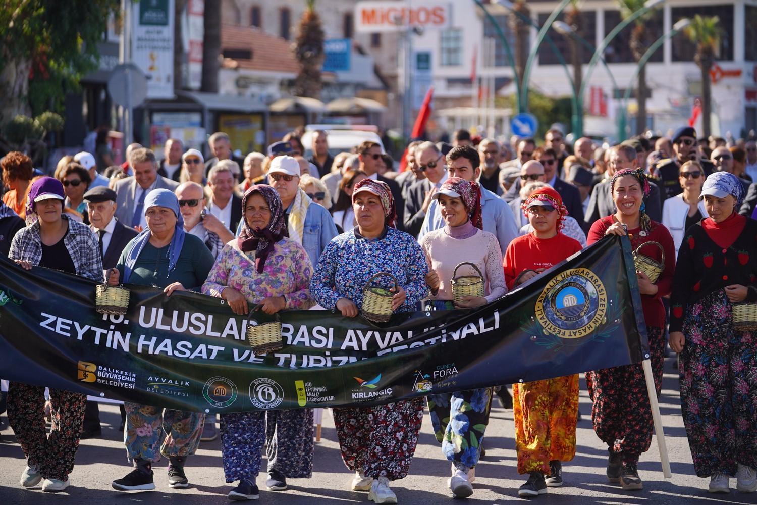 03-2-1 20. Ayvalık Uluslararası Zeytin Hasat ve Turizm Festivali Başlıyor…