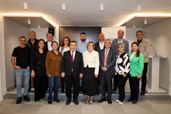 031A9842-345x230 İlk protokol dersi babaanneden: ‘KALKACAĞIN YERE OTURMA’