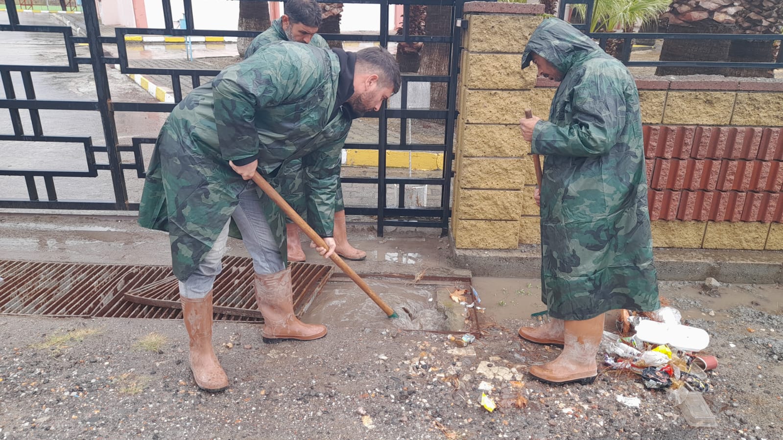 04-1 KUZEY EGE’DE ETKİLİ OLAN YAĞIŞA AYVALIK BELEDİYESİ’NDEN ANINDA MÜDAHALE