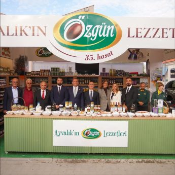 04-5-345x345 Ayvalık’ta Zeytin ve Zeytinyağı Büyük Festival Pazarı Açıldı.