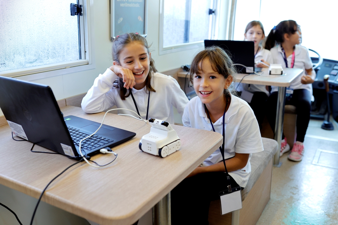 05 Deniztemizturmepa Mavi Nefes Eğitim Otobüsü Ayvalık’ta