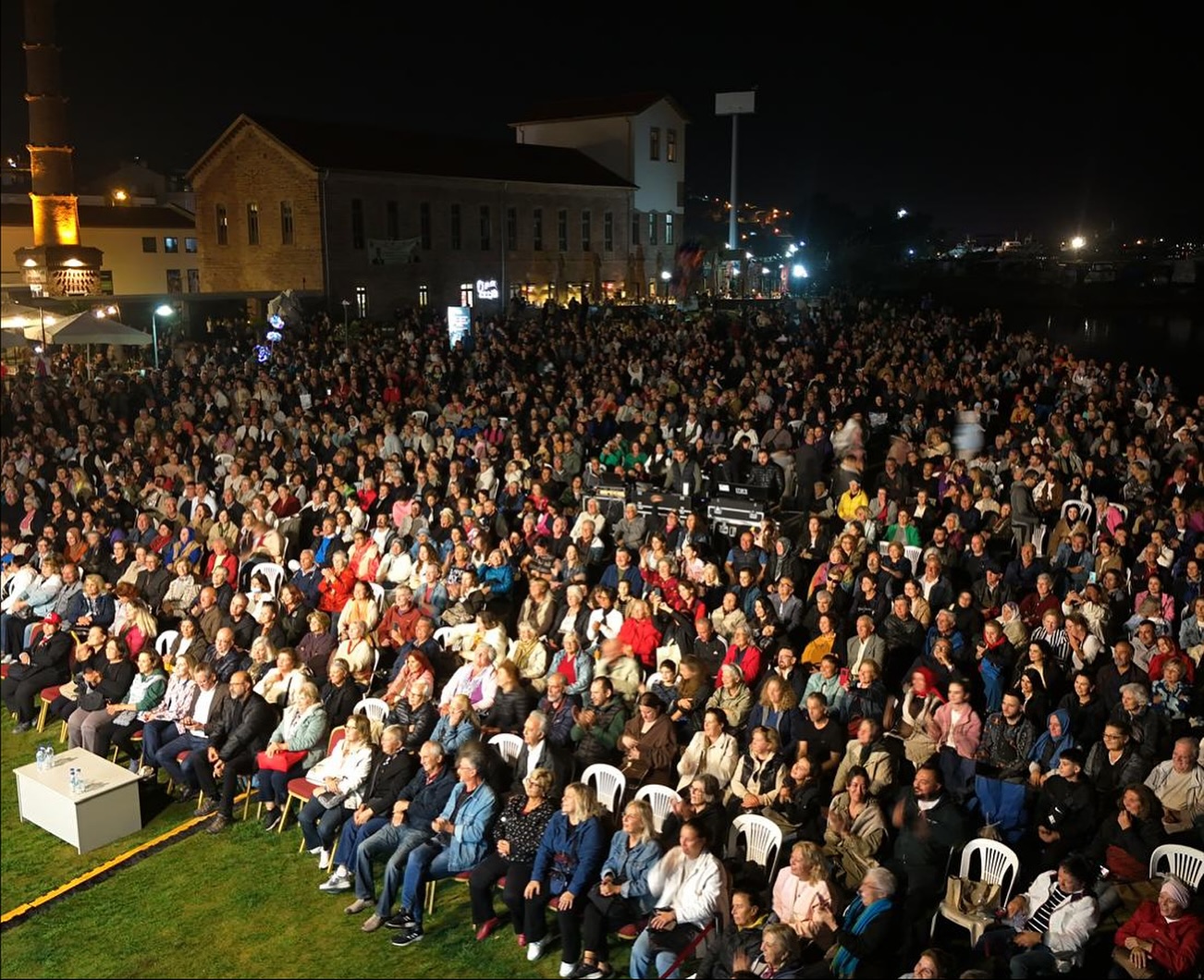 06-5 20. Ayvalık Uluslararası Zeytin Hasat ve Turizm Festivali’nde müzik dolu gece...