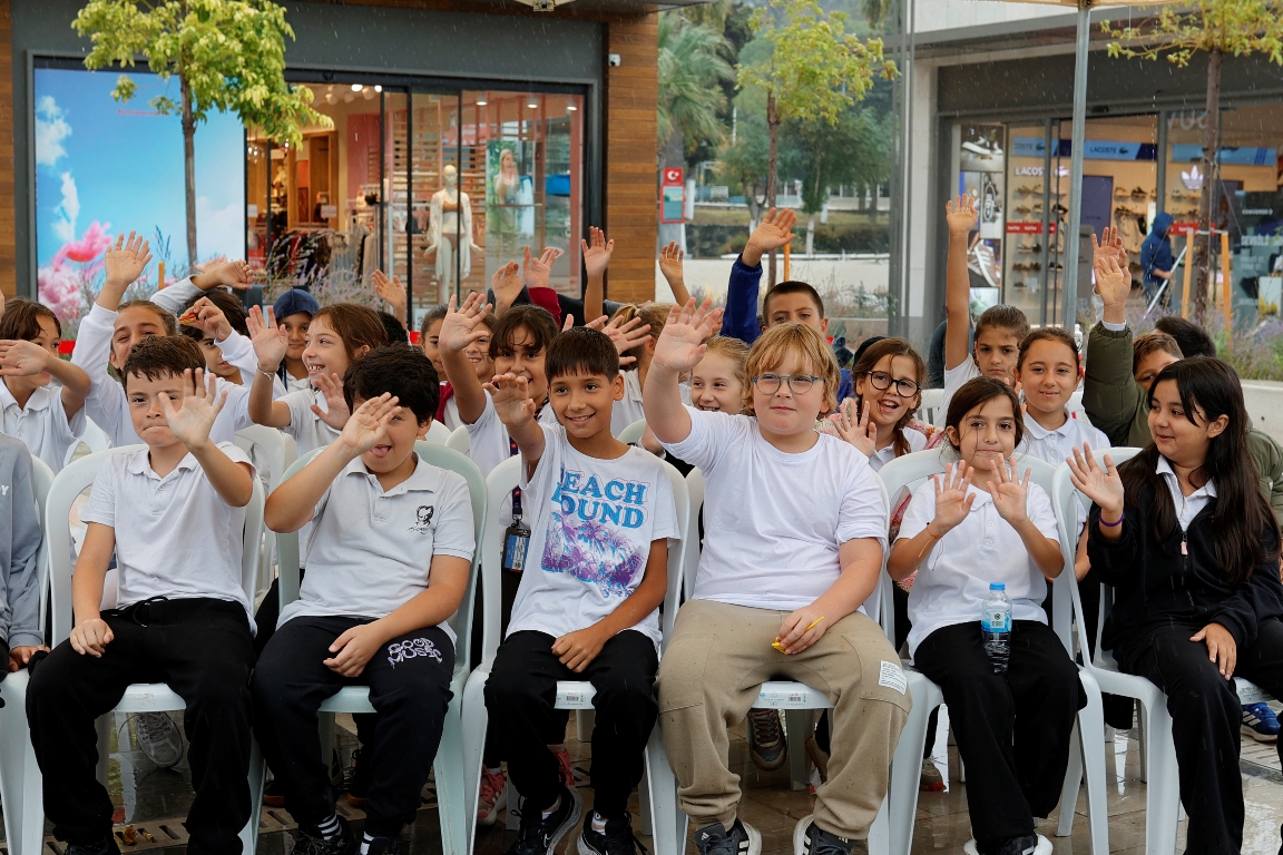 06 Deniztemizturmepa Mavi Nefes Eğitim Otobüsü Ayvalık’ta