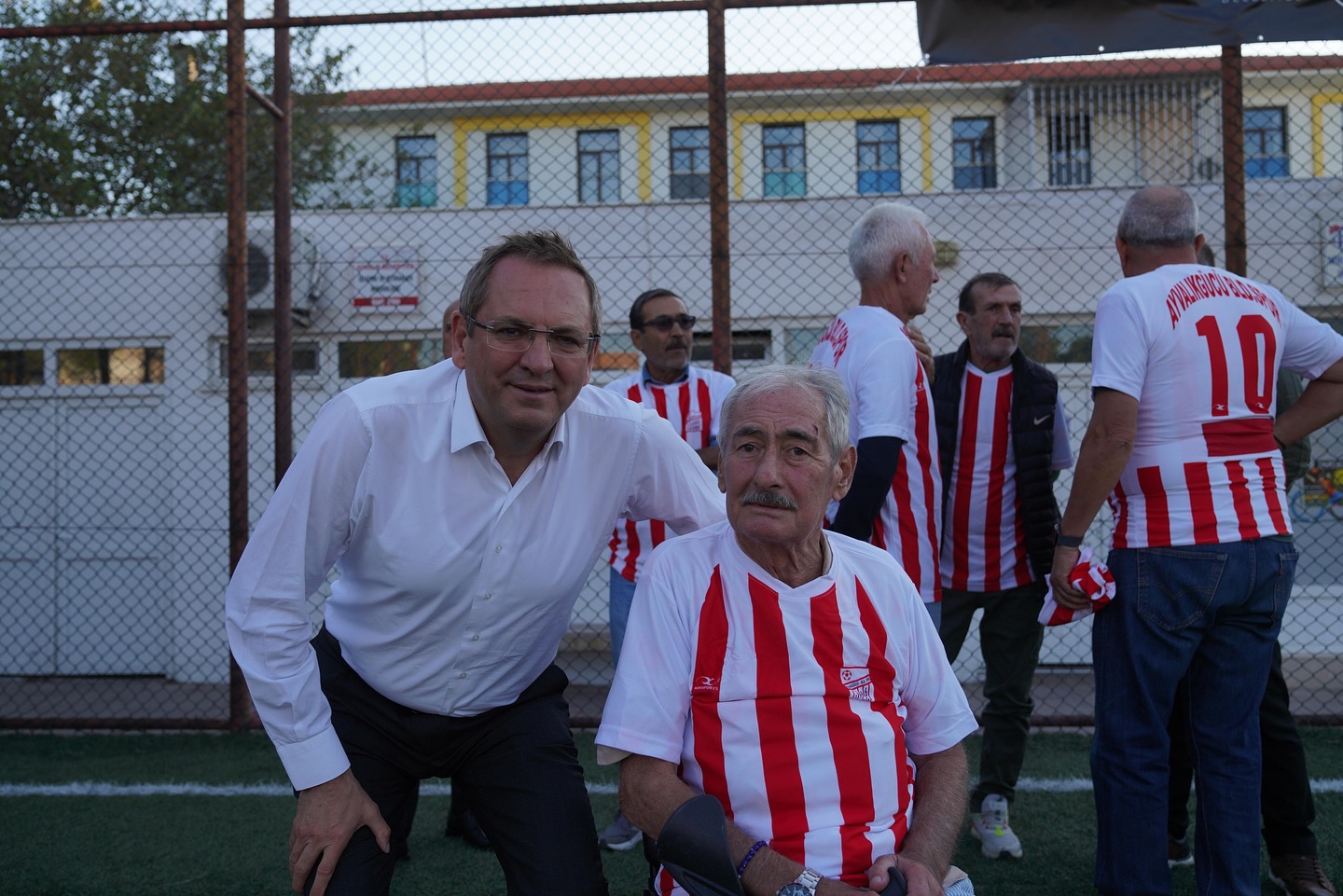 08-1 Başkan Ergin: “Ayvalıkgücü’nün efsanelerini rahmet ve özlemle anıyoruz”