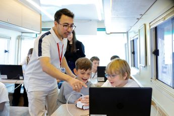 09-345x230 Deniztemizturmepa Mavi Nefes Eğitim Otobüsü Ayvalık’ta