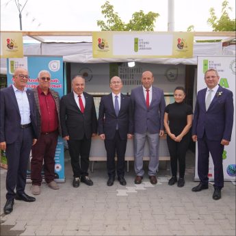 09-5-345x345 Ayvalık’ta Zeytin ve Zeytinyağı Büyük Festival Pazarı Açıldı.