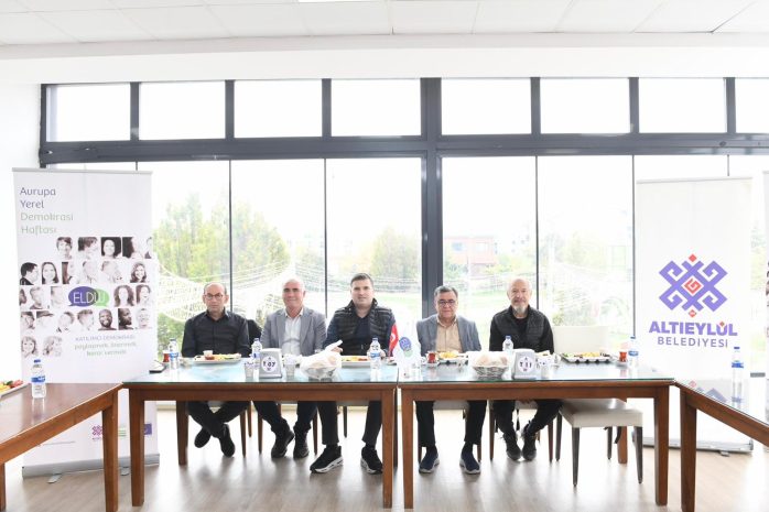 1-1-12-698x465 ALTIEYLÜL’ÜN GENÇ SPORCULARI KAHVALTIDA BULUŞTU