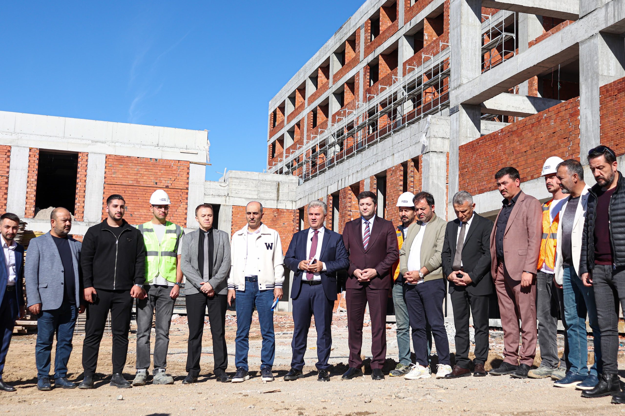 1-1-17-scaled MUSTAFA CANBEY: “EDREMİT DEVLET HASTANESİ, KÖRFEZ BÖLGEMİZİN SAĞLIK ÜSSÜ OLACAK”