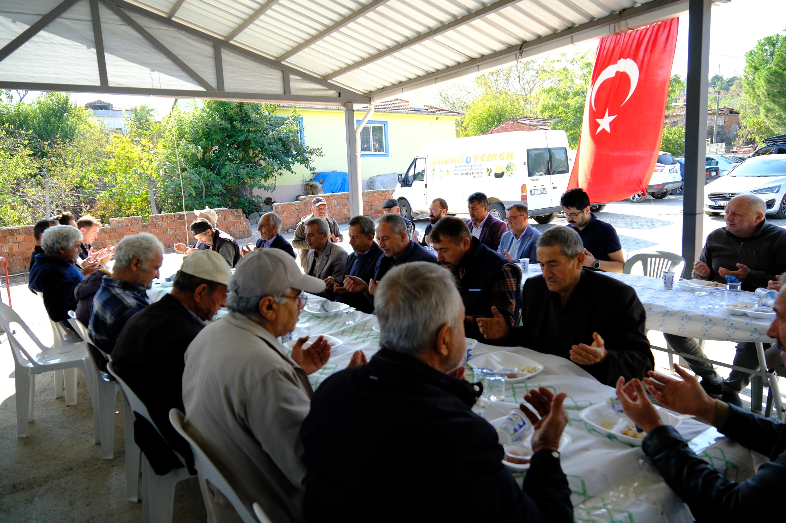 1-10-2 BAŞKAN ŞEHİRLİ, TAŞKÖY’DE 35 YILLIK TAPU SORUNUNU ÇÖZDÜ