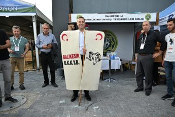 1-2-1-345x230 Bölgenin en büyük "Tarım ve Hayvancılık Fuarı" kapılarını açtı