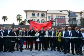 1-2-10-345x230 Cumhuriyet Meydanı 2.etabı açıldı. Akın: “Gurur verici işlere imza atıyoruz”