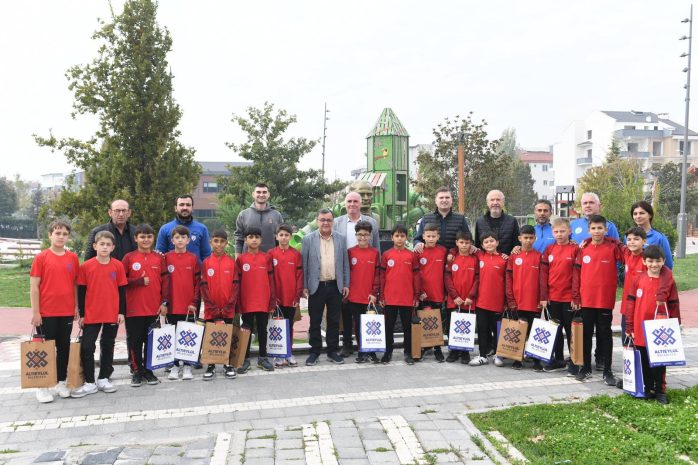 1-2-12-698x465 ALTIEYLÜL’ÜN GENÇ SPORCULARI KAHVALTIDA BULUŞTU