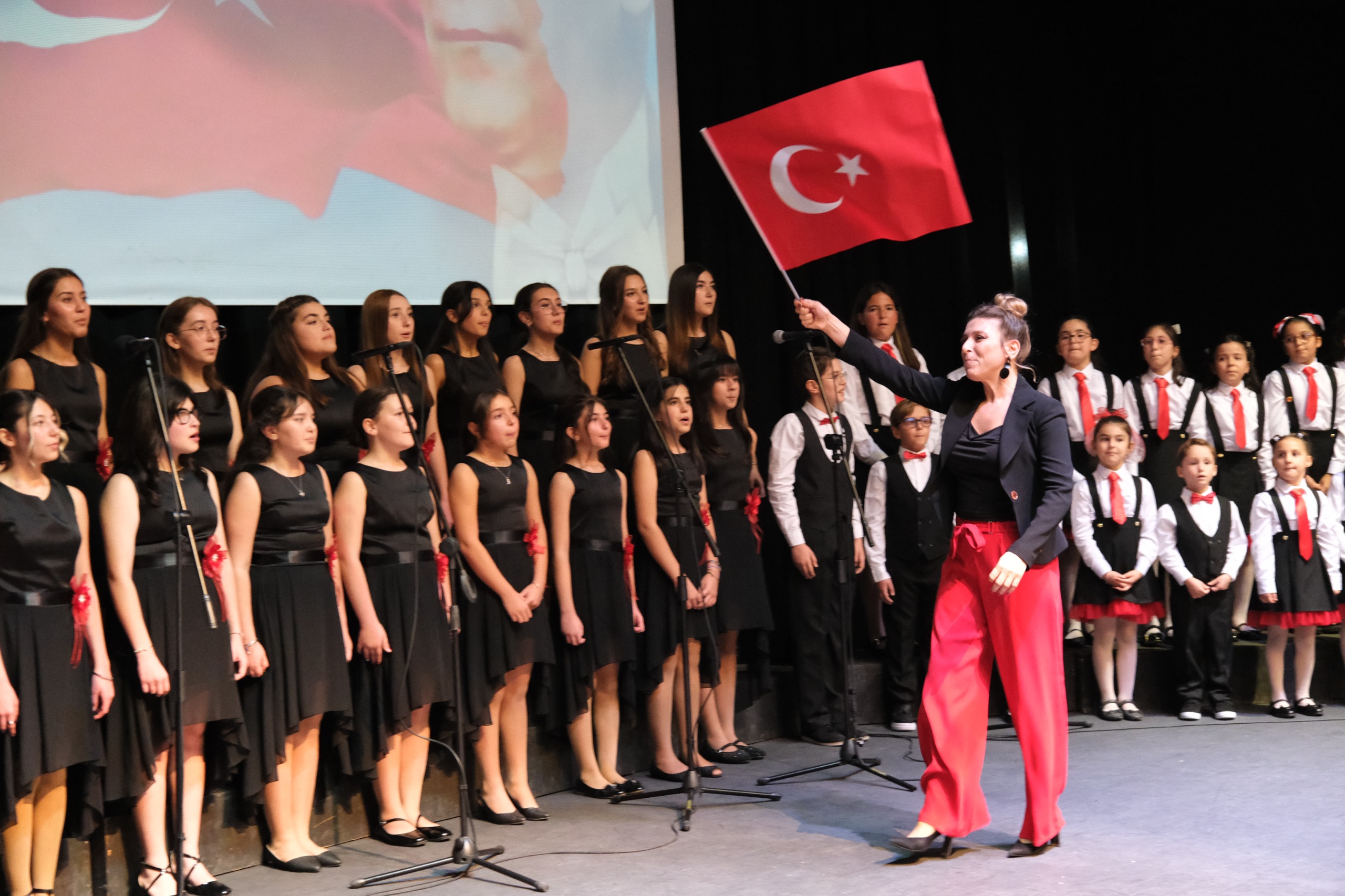 1-2-13 ALTIEYLÜL’DE CUMHURİYET COŞKUSU DOLU DOLU YAŞANDI