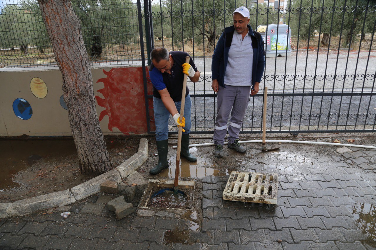 1-2-7 Edremit Belediyesi Sağanak Yağışlara Karşı 7/24 sahada