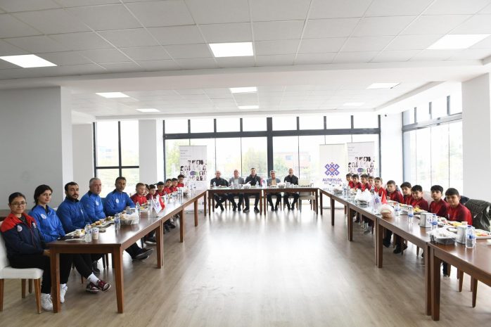 1-3-11-698x465 ALTIEYLÜL’ÜN GENÇ SPORCULARI KAHVALTIDA BULUŞTU