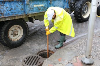 1-3-6-345x230 Edremit Belediyesi Sağanak Yağışlara Karşı 7/24 sahada