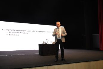 1-3-8-345x230 Balıkesir Kitap Fuarı’nda medya, siyaset ve edebiyat rüzgârı esti