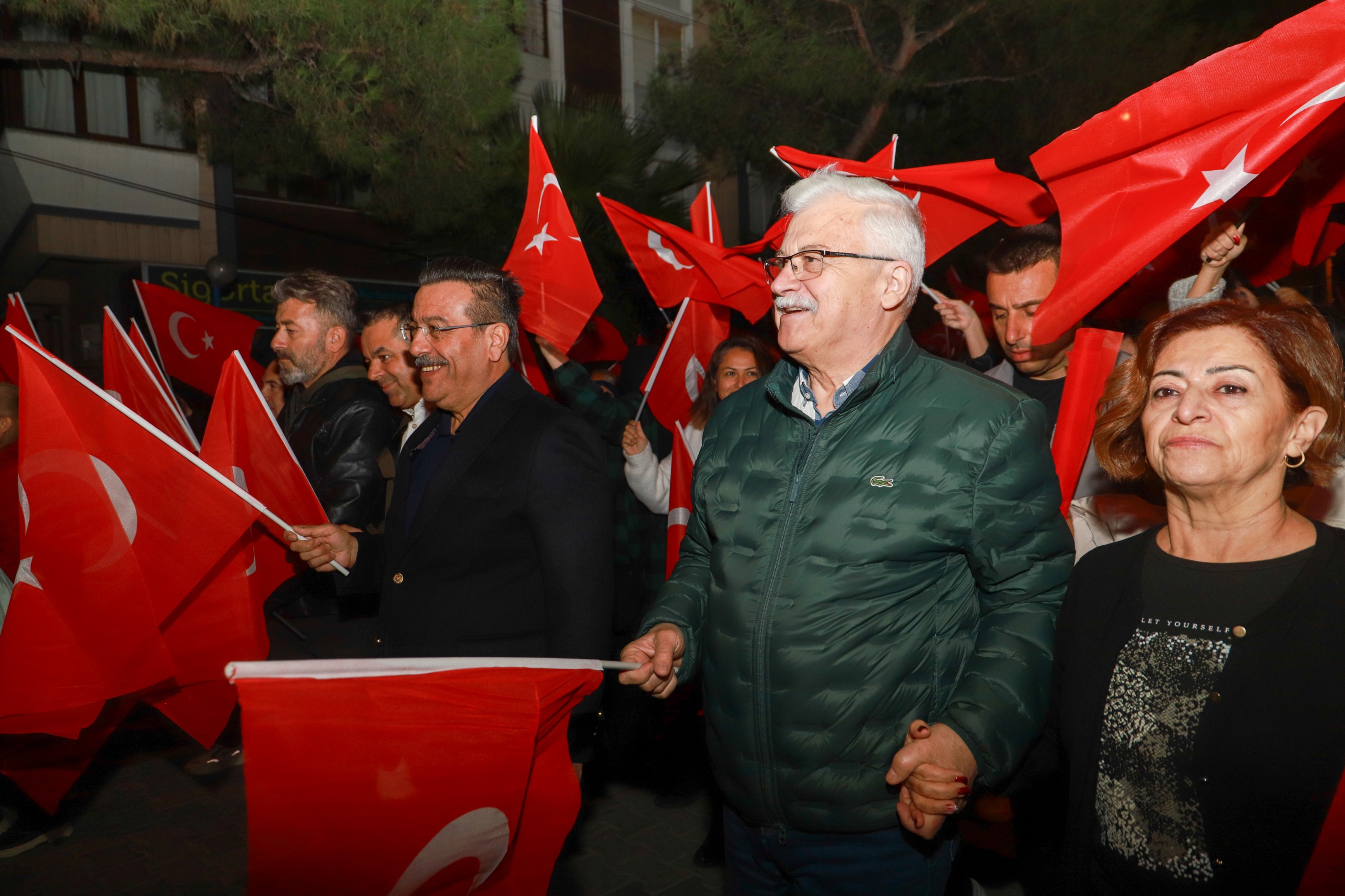 1-32 BURHANİYE’DE CUMHURİYET’İN 102. YILI FENER ALAYIYLA KUTLANDI