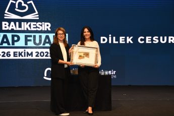 1-4-10-345x230 Kitap Fuarı, Balıkesir’e imzasını attı