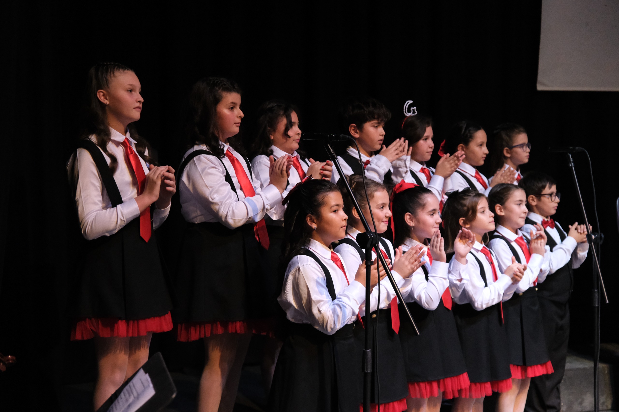 1-4-11 ALTIEYLÜL’DE CUMHURİYET COŞKUSU DOLU DOLU YAŞANDI