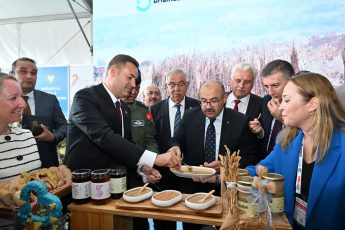 1-4-345x230 Bölgenin en büyük "Tarım ve Hayvancılık Fuarı" kapılarını açtı