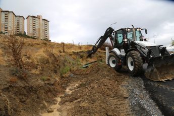 1-5-4-345x230 Edremit Belediyesi Sağanak Yağışlara Karşı 7/24 sahada