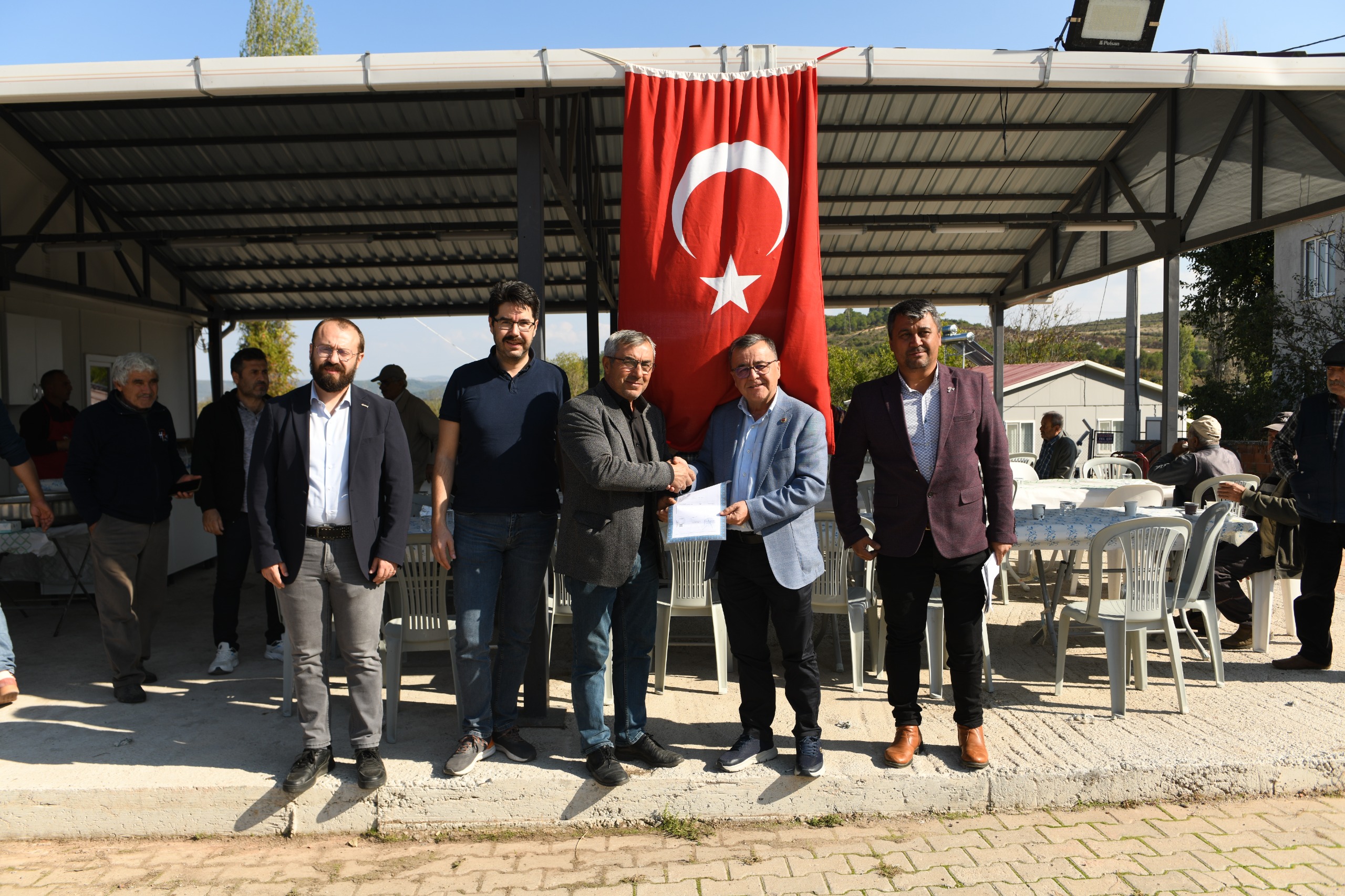 1-5-5 BAŞKAN ŞEHİRLİ, TAŞKÖY’DE 35 YILLIK TAPU SORUNUNU ÇÖZDÜ