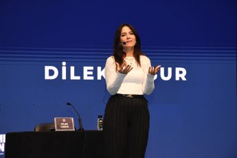 1-5-7-345x230 Kitap Fuarı, Balıkesir’e imzasını attı