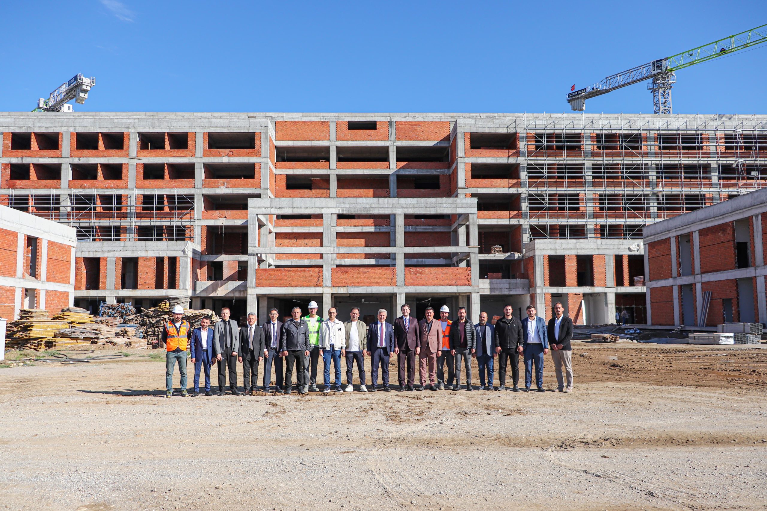 1-5-8-scaled MUSTAFA CANBEY: “EDREMİT DEVLET HASTANESİ, KÖRFEZ BÖLGEMİZİN SAĞLIK ÜSSÜ OLACAK”