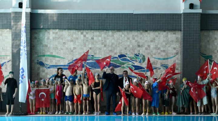 ALTIEYLÜL’DE CUMHURİYET COŞKUSU DOLU DOLU YAŞANDI