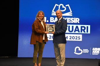 1-6-6-345x230 Balıkesir Kitap Fuarı’nda medya, siyaset ve edebiyat rüzgârı esti