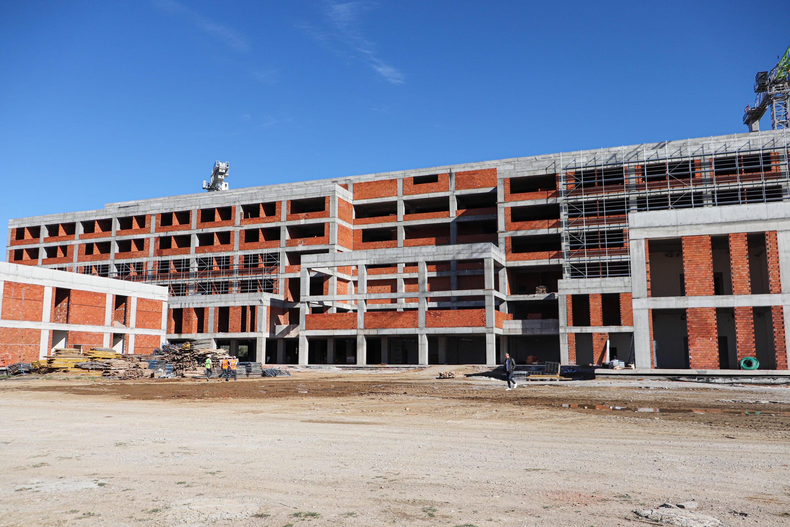 1-6-8-scaled MUSTAFA CANBEY: “EDREMİT DEVLET HASTANESİ, KÖRFEZ BÖLGEMİZİN SAĞLIK ÜSSÜ OLACAK”